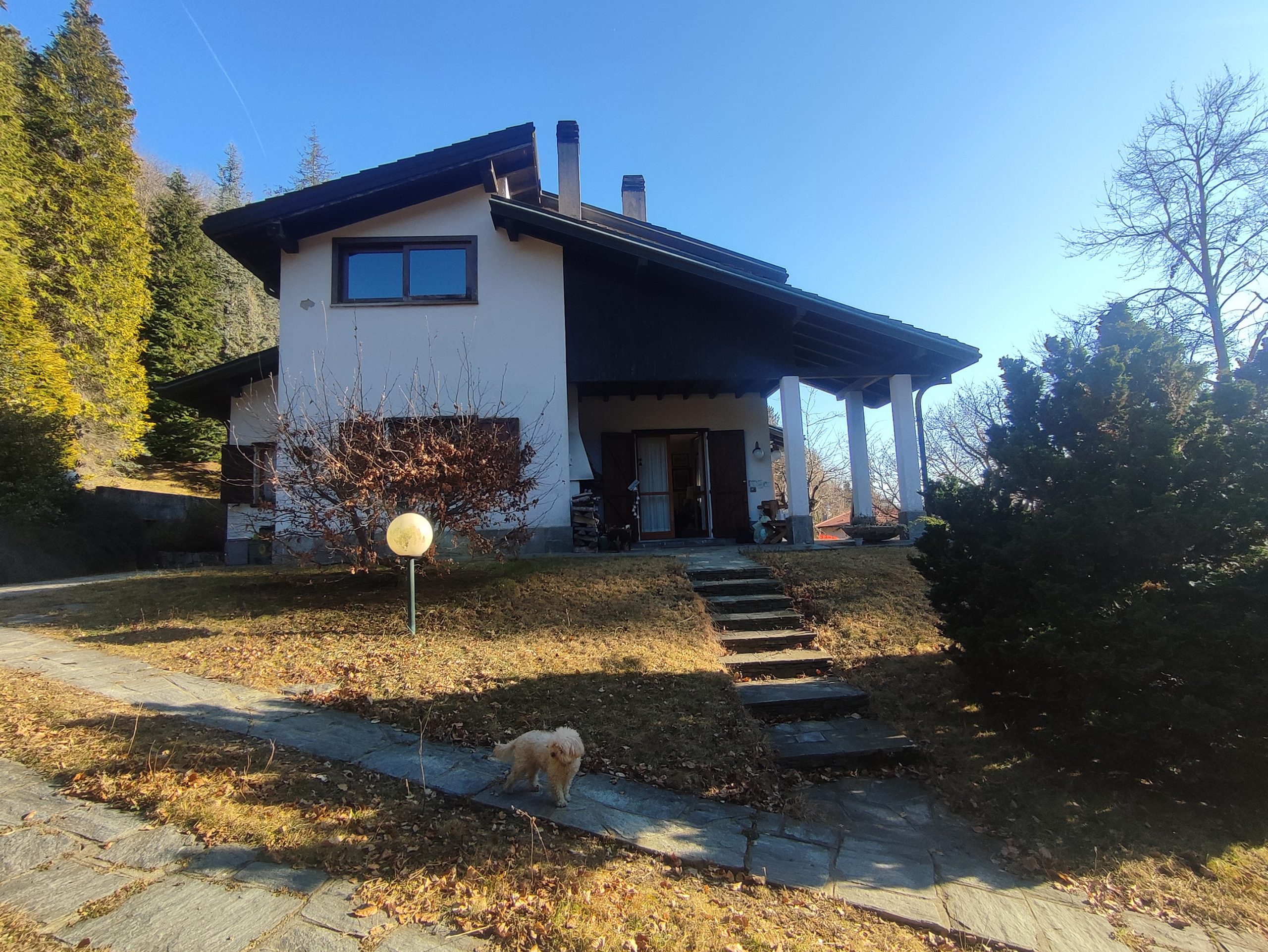 Bellissima villa con grande giardino a Pian Nava